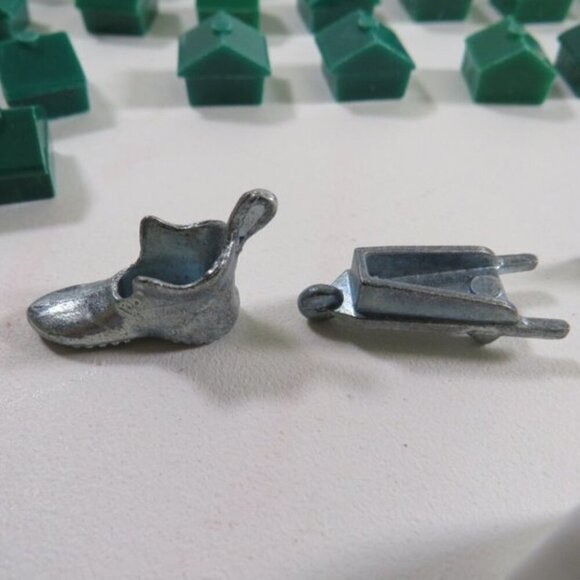 Monopoly Game with all pieces 1985 Parker Brothers [Complete] - Picture 9 of 15